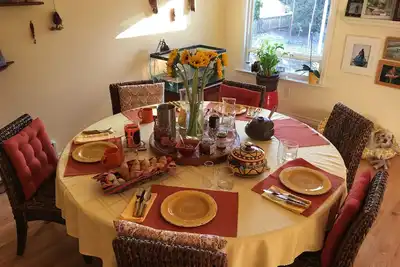 A gorgeous, peaceful, romantic & child-friendly home nestled in wine country