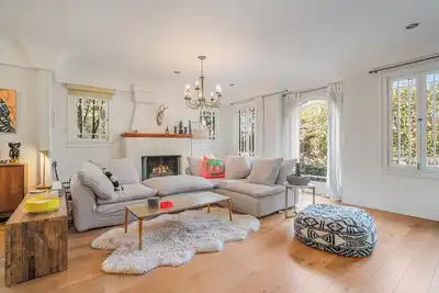 Venice Beach Villa: private luxury, sundeck, prime in-demand location