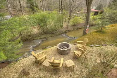 Image de Blue Ridge Cabin 5 Minutes from Marina & Town