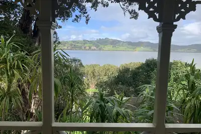 Image de Historic cottage with harbour views
