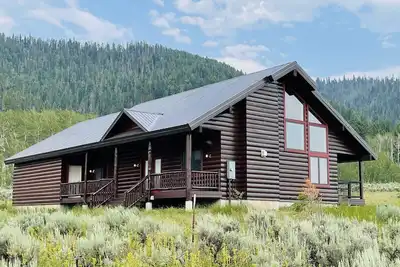 Image de Mountain View Lodge 10 min to Ynp+WiFi+Hot Tub+Ac