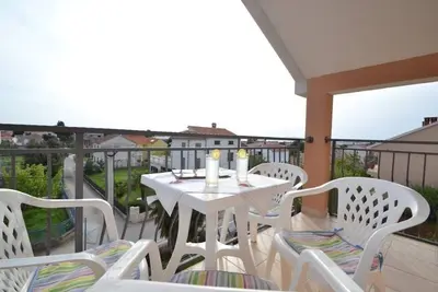 Image de Appartement d'une chambre avec la terrasse et la vue sur le mer Sukosan, Zadar (A-17027-b)