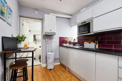 Image de Modern Apt:Close 2 Ema, gym/pool access fast Wi-Fi