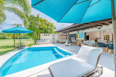 Image de Villa Alfaro in Las Palmas by Personal Villas - Expansive Living Terrace