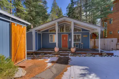 Image de Bear's Den: 2 Br, 1 Ba Cabin or Bungalow in Tahoma, Sleeps 4