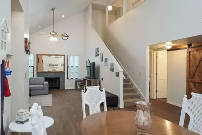 Image de Newly Renovated Spacious Home Less than 4 Miles from Uf Campus!