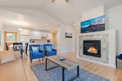 Image de Spacious 1 Level Sisters Home - Walk to Downtown