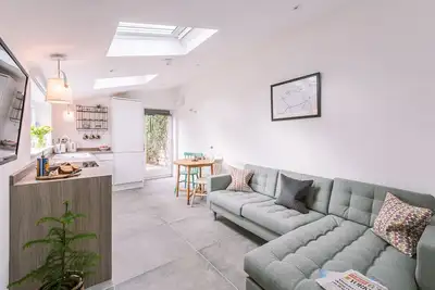 The Pigsty - sleeps 2 guests  in 1 bedroom