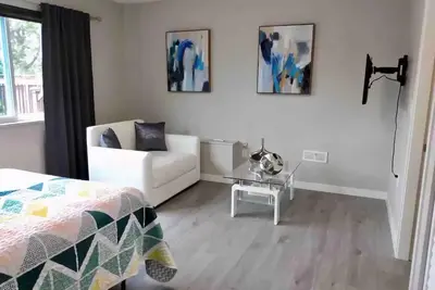 Image de Brand New Fully Furnished One Bedroom Suite