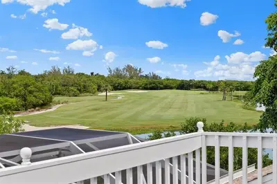 Image de Gorgeous Fairway Facing Estate with Pool in the Dunes Golf and Country Club