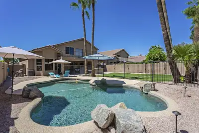 Image de Moore House Near Dwtwn Gilbert w\/ Pool & Yard Games - Primary Shower Remodeled