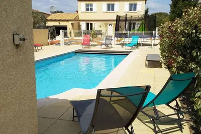 Image de villa classée 4 étoiles avec piscine et boulodrome