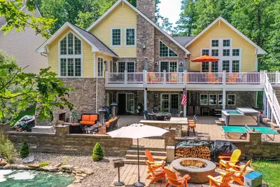 Image de It's a Wonderful Life | Boat Slip + Hot Tub