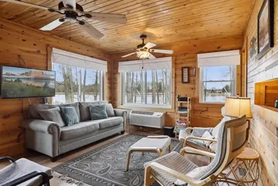 Image de Perfect Sand Lake Cabin With Sandy Beach