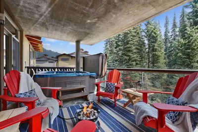 Image de Spacious Ski in/out Condo in Sun Peaks Village