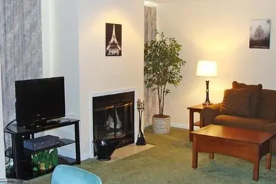 Image de Villa. Casino on Hotel property Near by, swim park, patoka lake boating