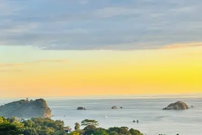 Image de Breathtaking Ocean Vistas, Jungle Bliss, Walk to Eateries & Beach, Fast Internet