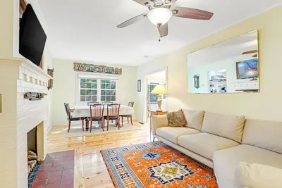 Image de One Block to the Beach Cute Home w/ Deck, Garden Patio, Central Ac & WiFi