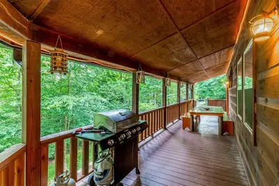 Image de Beautiful dog-friendly mountain house w\/new private hot tub, firepit, WiFi, deck