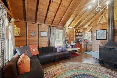 Image de Rustic, dog-friendly lakefront cabin w/ gorgeous lake views and private W/D