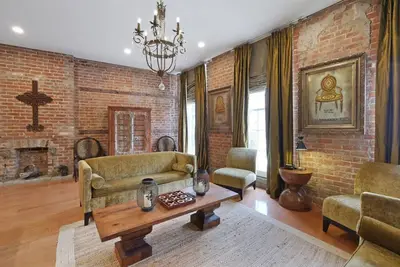 Image de Luxury Condo in the Warehouse District!