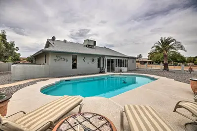 Image de 1 Mi to Golf Courses: Sun City West Home w/ Grill