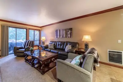 Image de Snowbird 106: Upgraded, Walking Distance to Canyon Lodge