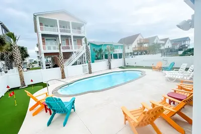 Image de Just renovated, ocean front, private pool & 2 putting greens. Linens provided!