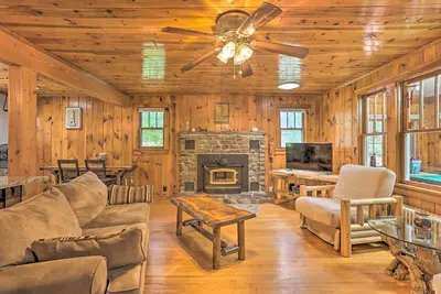 Image de Steps to Lake: Tafton Cottage w\/ Fire Pit & Grill