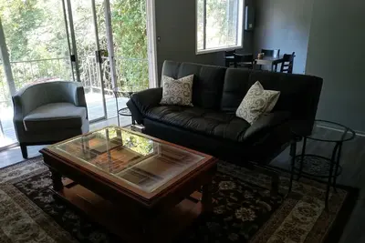 Image de Lovely 1 Bedroom Creekside Condo Near Capital, Willamette and Hospital