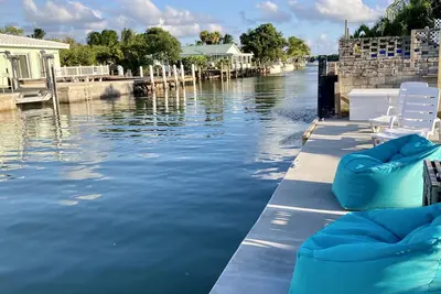 Image de Don't Miss This! Deep Water Canal, Swimspa Pool, Kayaks, Walk to Tiki Bars! !