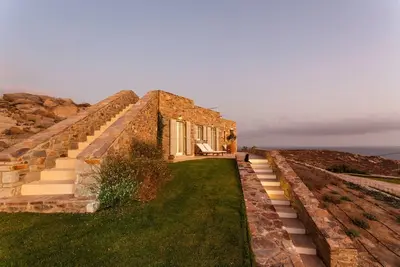 Image de Beautiful stone build one bedroom house