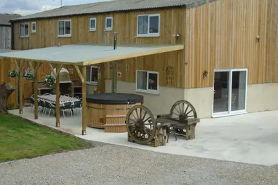 Image de hot tub accomodation for 12  6 bedrooms all on suite yorkshire