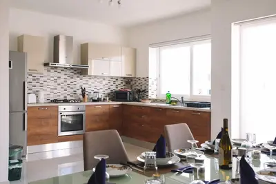 Image de Modern 3 bedroom with A\/C apartment