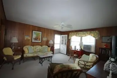 Image de Fabulous location only two blocks from a guarded beach (in season) and boardwalk as well as a short walk/bike ride from town and surrounding restaurants and shops.
