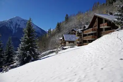 Image de À 100m des pistes de ski, Rez-de-chaussée, balcon, télévision, casier à ski, 19m²