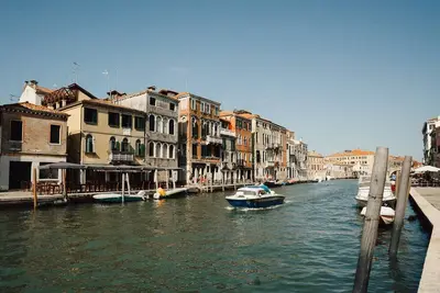 Image de Exceptional location directly on the Cannaregio canal with roof terrace, jacuzzi