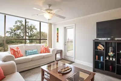 Image de Introductory Priced! The Beach is Calling You to 324!