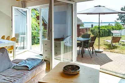 Image de Holiday house with a large garden and terrace in the countryside, with a view of the Plauer See