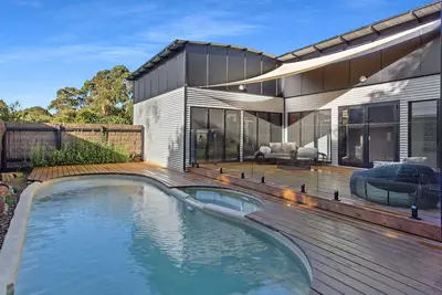 Image de Settlers Cove, Family Favourite, Walk to beach with Pool (sleeps 11)