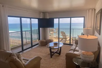 Image de Direct Oceanfront Updated Corner Unit