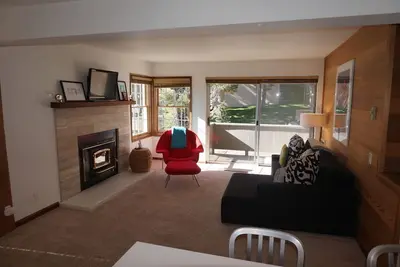 Image de Beautiful Sun-Filled Condo just Steps from Mammoth Mountain's Canyon Lodge!