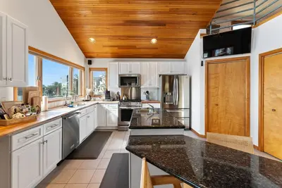 Image de Waterfront Beach Chalet w\/ Large Backyard and Firepit