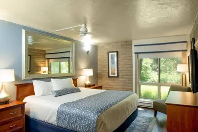 Image de Modern 2br Condo with Balcony