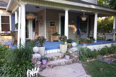 Image de Upper 3 rm. studio B&B steps from beach & farm markt\/shop'g. ; dogs ok w\/fee.