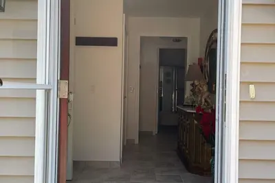 Image de Newly Renovated 5 Bedroom Home!