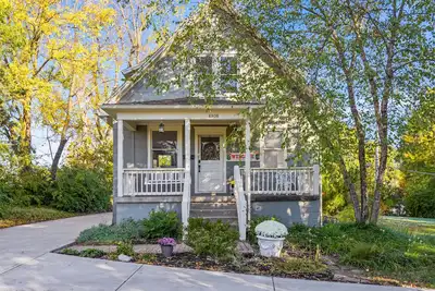 Image de 1920's Bungalow with a Modern Twist - in Historic Downtown Overland Park