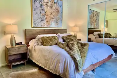 Image de New Luxe, Chic 2 Bdrm Getaway! Pool, 3 Patios, Views