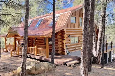 Image de Starview Lodge- A real log cabin & forest views with a giant deck. 200 specials!