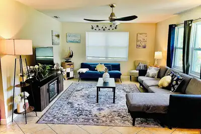 Image de Pool House 3 miles from the 🏖 Beach